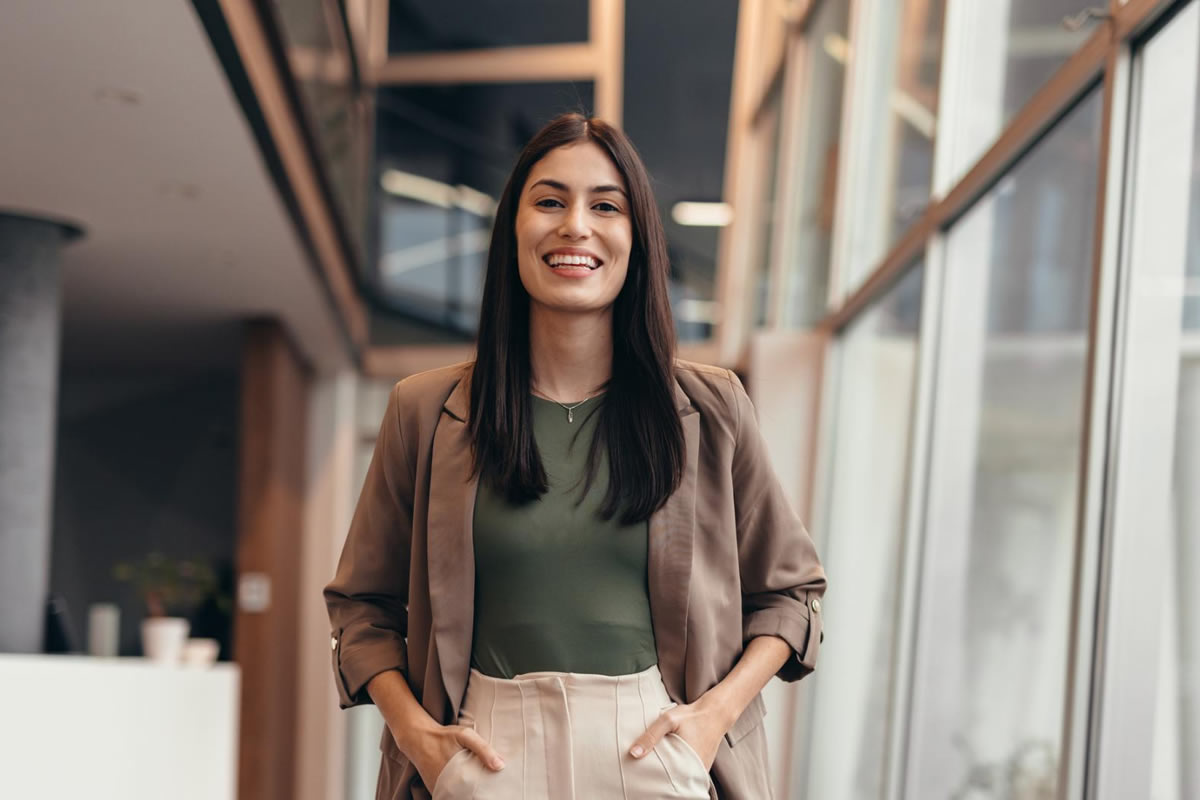Looks para trabalhar elegantes e confortáveis