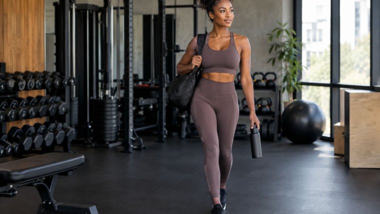 Look de academia feminino com roupa fitness estilosa e confortável