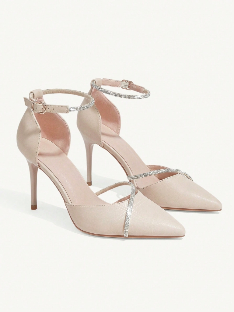Sapato Scarpin com Aplicação de Strass
