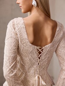 Conjunto Elegante: Blusa Romântica e Saia Plissada
